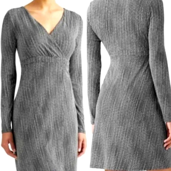 Athleta Dresses & Skirts - Athleta Dress Stretchy Black White Surplice Faux Wrap Printed Long Sleeve